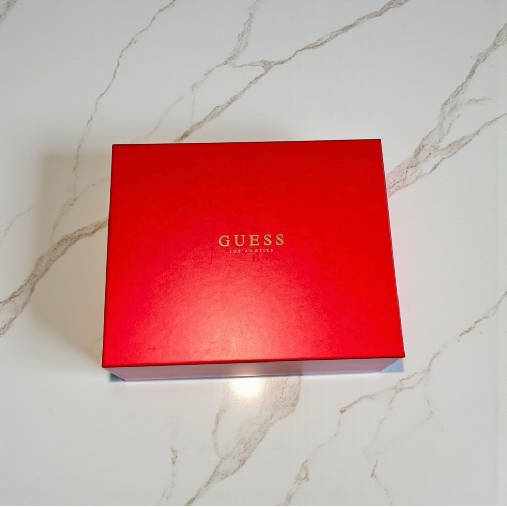 GUESS White Wallet with Silver Chain & Bag Charm NWT - Picture 4 of 7